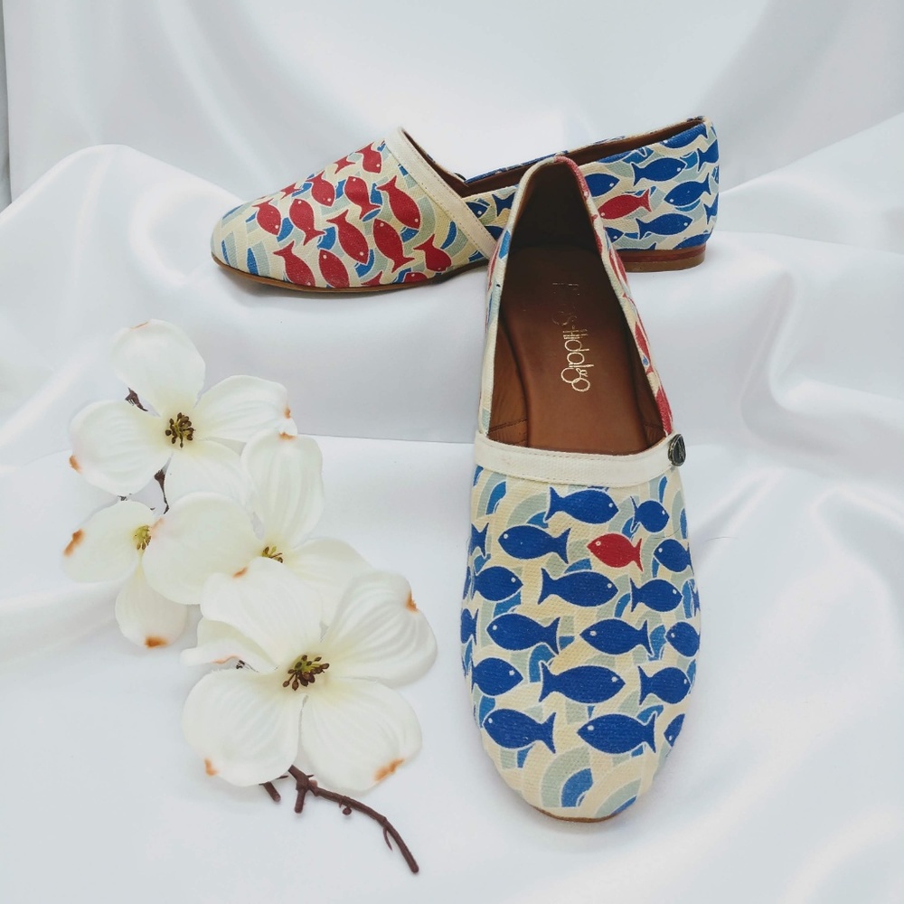 Avivas-Hidalgo Canvas Flats Schooling Fish